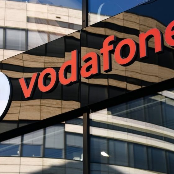 Vodafone încarcă online