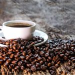 Ghid pentru cunoscătorii de cafea: Cum să alegi un espressor de cafea de calitate?