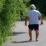 Ce înseamnă când visezi că mergi desculț pe asfalt fierbinte