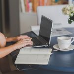 Ce știe să facă noul ASUS VivoBook S16 OLED M5606KA și cui i se potrivește cel mai bine