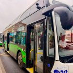 Adolescenții care au vandalizat un autobuz electric din Bacău îl vor curăța. Primarul Viziteu a renunțat, deocamdată, la plângerea penală